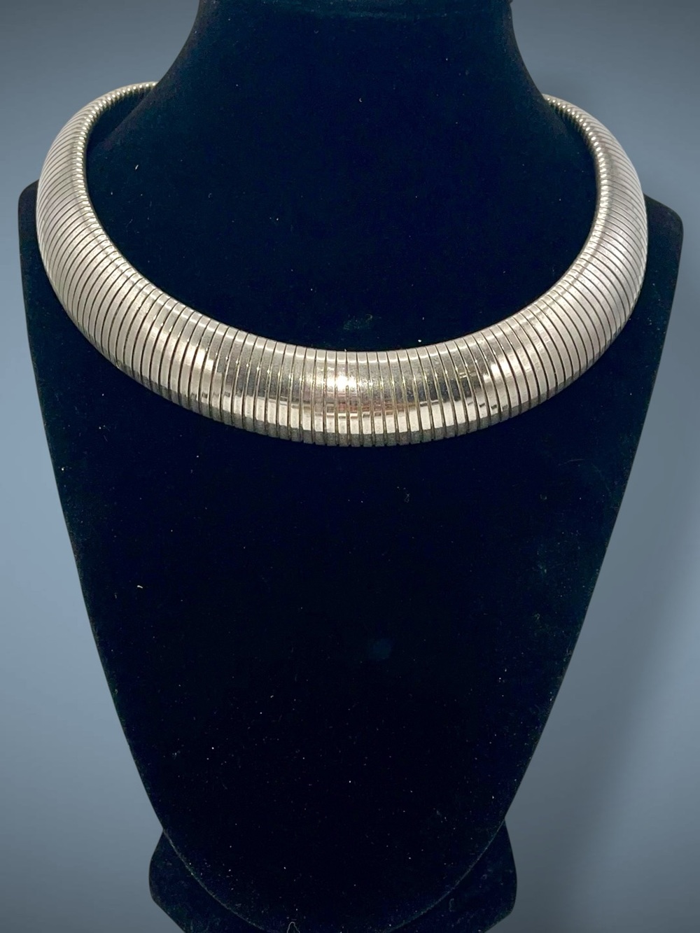 Vintage Silver Tone Ribbed Tubogas Gas Pipe Omega Collar Choker Necklace